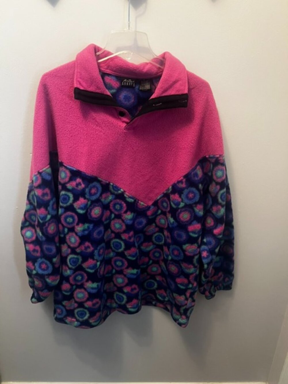 Women's Boutique Europa Fleece pull over top, Size L, Pink/Blue, SOFT, Good Cond